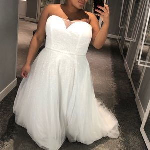 David’s Bridal Sparkly Ballgown plus size Wedding Dress. Size 18.